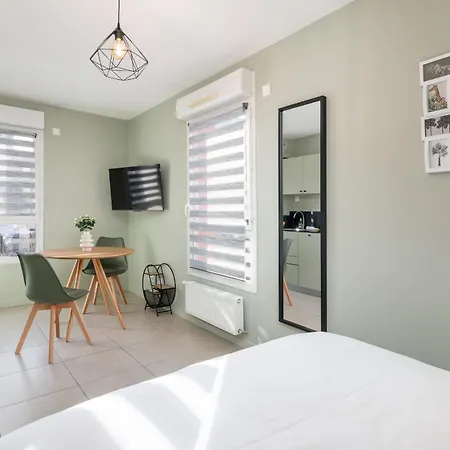 アパート Bright Newly Refurbished ビユールバンヌ